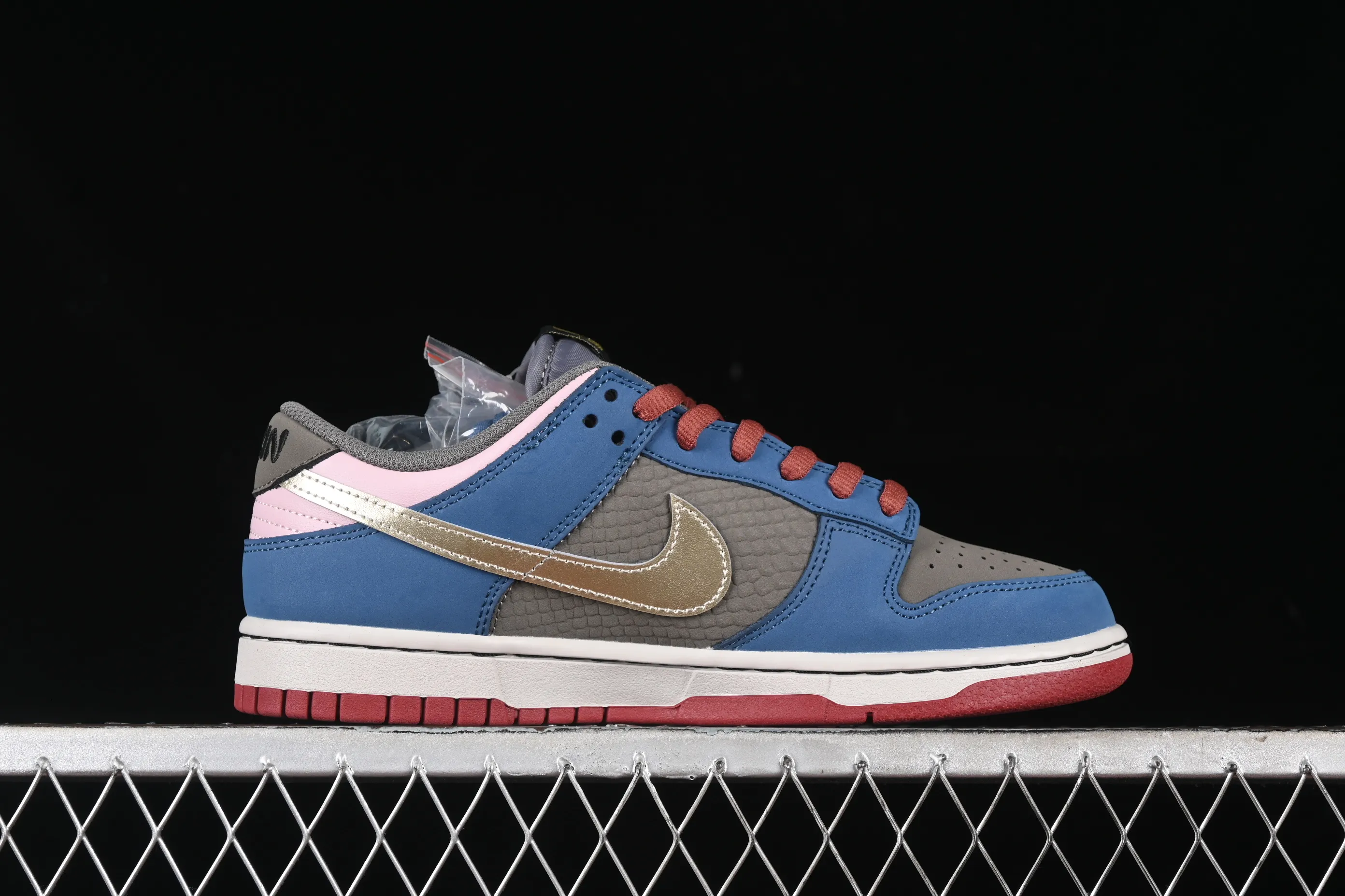 All Categories Nk SB Dunk Series Nk SB Dunk Low High-end Customized Low-top Sneakers C Version Nk Dunk Low Game Theme Black Myth Wukong Auspicious Cloud Dragon Pattern Deconstructed Retro Low-top Casual Sneakers DV2433-109